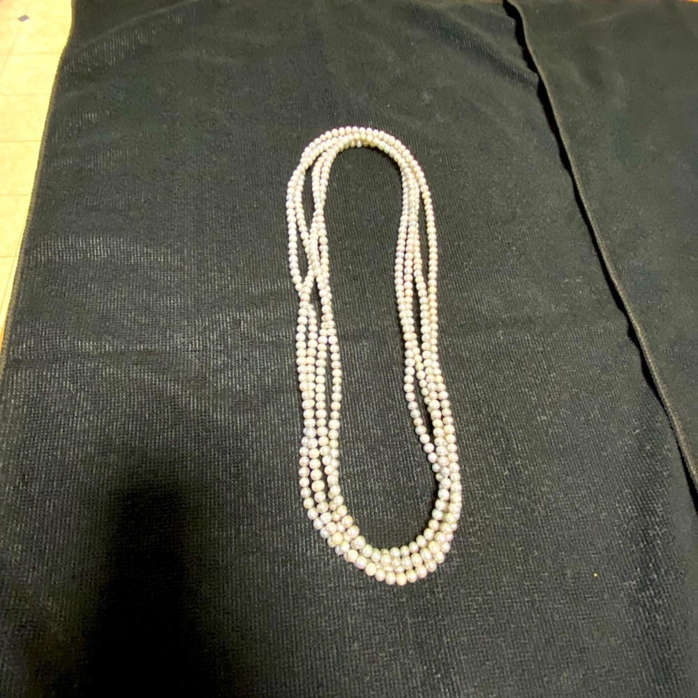 BEAUTIFUL FAUX PEARL NECKLACE